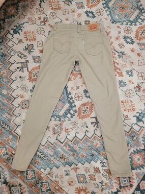 Levi's Mid-Rise Skinny Jeans in Light Khaki